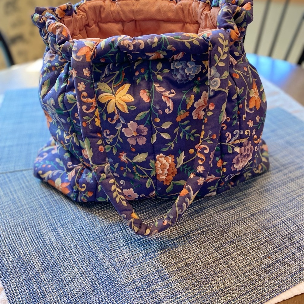 HOLDINGS Floral, Roomy Metal Collapsible Quilted Bag